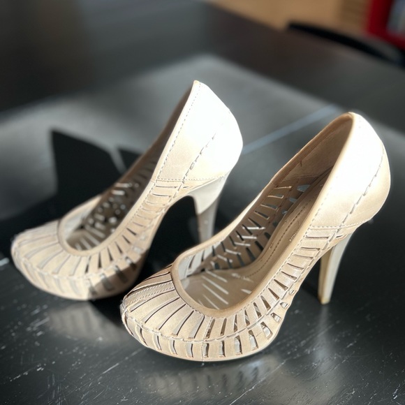 BCBG Stilettos, leather, slight platform size 6 - Picture 7 of 7